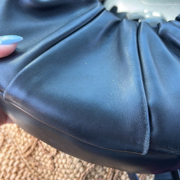 Staud leather hobo style crossbody can be worn without straps - Picture 6 of 7